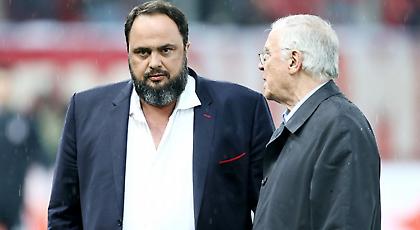 Στα αποδυτήρια του Ολυμπιακού ο Μαρινάκης