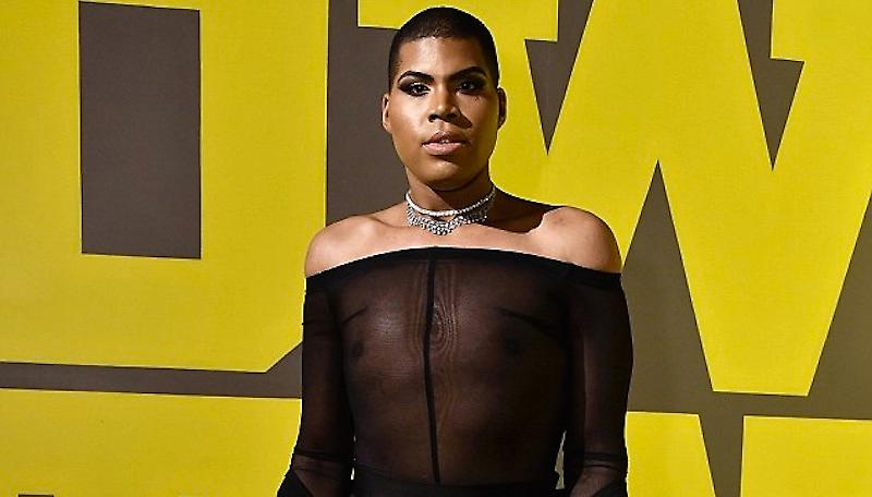 Με φόρεμα σε επίδειξη μόδας ο γιος του Μάτζικ Τζόνσον (pics)