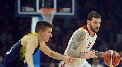 Θρίαμβος της Φενέρ στο ντέρμπι