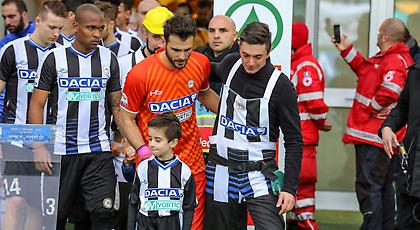 Κάταγμα στο δάχτυλο ο Καρνέζης, χάνει οριστικά το ματς με το Βέλγιο