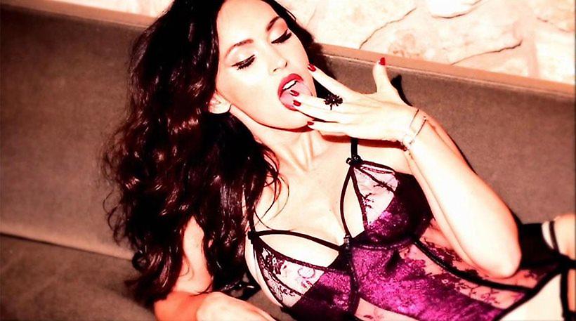 Η σέξι επανεμφάνιση της Megan Fox με ζαρτιέρες και πολυτελή εσώρουχα