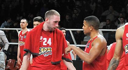 Προβλήματα με Γουότερς και Λοτζέσκι, επιστροφή Χάκετ