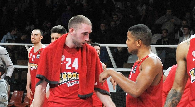 Προβλήματα με Γουότερς και Λοτζέσκι, επιστροφή Χάκετ