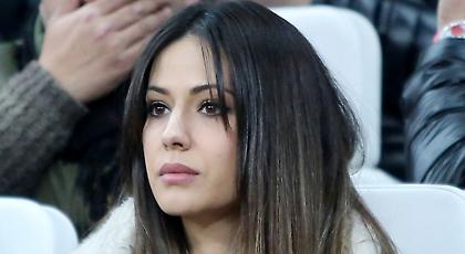 «Ομορφιές» στην εξέδρα του Μπεσίκτας-Ολυμπιακός (pics)