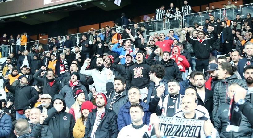 Πανηγύρισαν με… συρτάκι οι οπαδοί της Μπεσίκτας