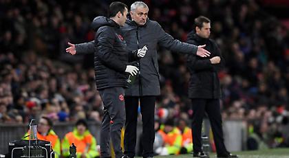 Τι… φρούτο έδωσε ο Μουρίνιο σε παίκτη του την ώρα του αγώνα; (video)