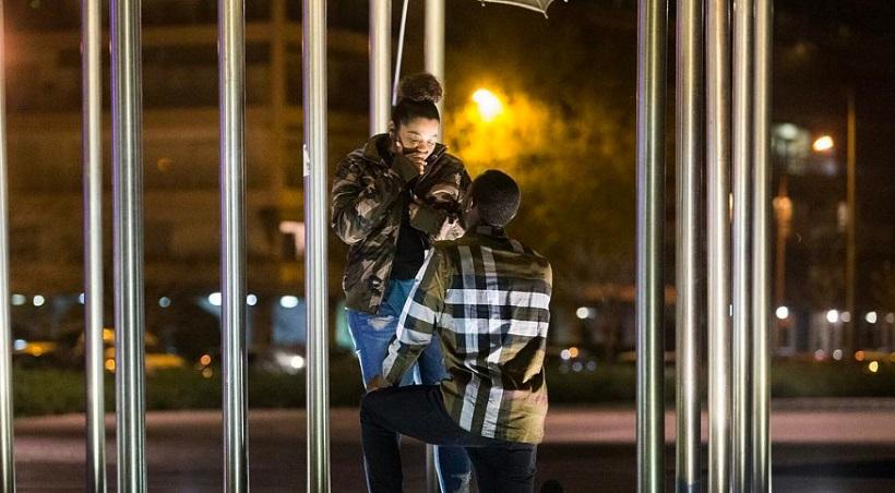 Πρόταση γάμου από τον Κάμινγκς στην παραλία της Θεσσαλονίκης (pics)