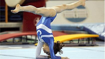 Μια ανάσα από το μετάλλιο η Ξουλόγη στις ασκήσεις εδάφους (video)