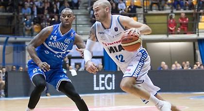 Νίκες για Μπράμο, Πατ Καλάθη