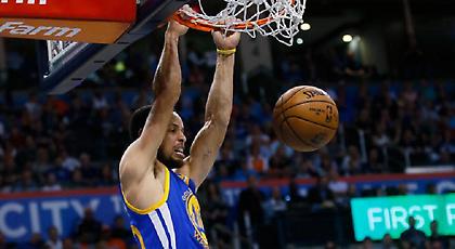 Ο Κάρι κάρφωσε. Kι αυτό δεν συμβαίνει συχνά... (video)