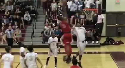 Το λυκειόπαιδο που καρφώνει σαν τρελό (video)