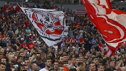 Οι οπαδοί του Ερυθρού Αστέρα τραγουδούν «Θρύλε Ολέ» (video)