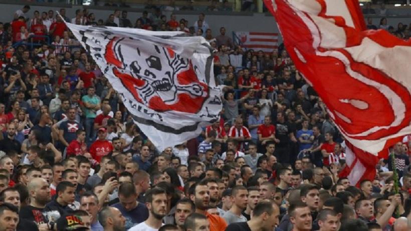 Οι οπαδοί του Ερυθρού Αστέρα τραγουδούν «Θρύλε Ολέ» (video)