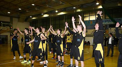 Σύνθημα για γήπεδο στη Νέα Φιλαδέλφεια από τους Παίδες της ΑΕΚ (video)