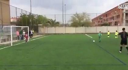 ΕΠΟΣ: Πιτσιρικάς έχασε επίτηδες πέναλτι-μαϊμού! (video)