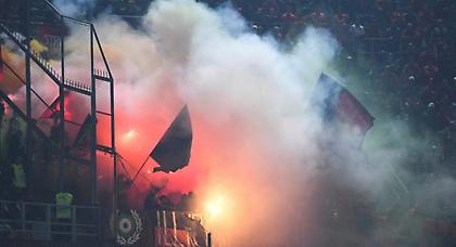 Μίνι διακοπή λόγω φωτοβολίδων στο Ιταλία-Αλβανία (pics/video)