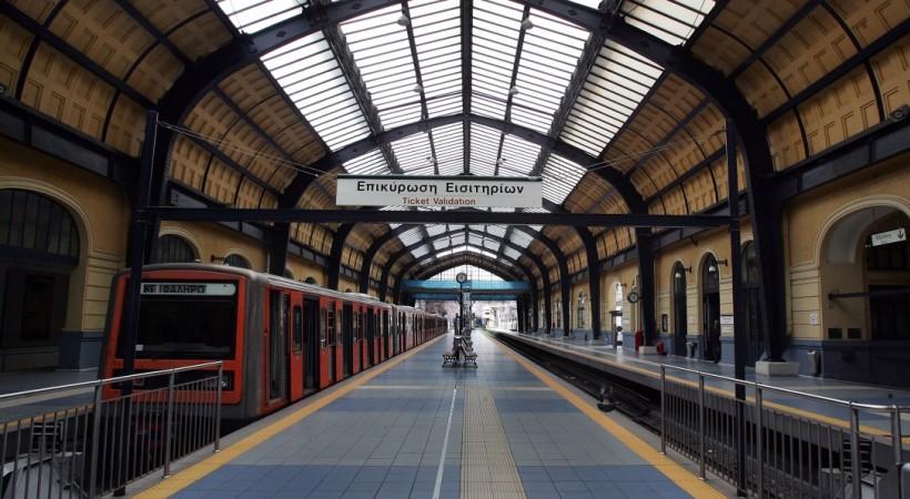 Ξυλοκόπησαν οπαδό του Ολυμπιακού με λοστό σε συρμό του ηλεκτρικού