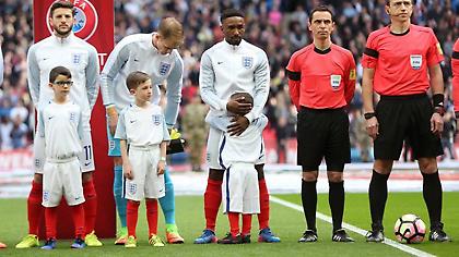 Συγκλονιστικός ο Ντεφό με πιτσιρικά με πρόβλημα υγείας (video&pics)