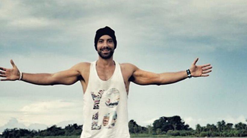 Σάκης Τανιμανίδης: Δείτε τον παρουσιαστή του Survivor ντυμένο τσολιά να κάνει παρέλαση