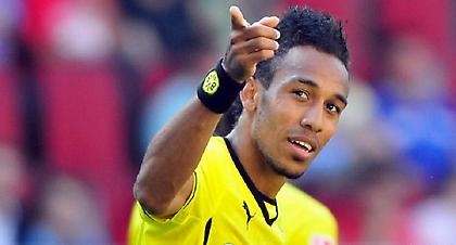 Το νέο κούρεμα του Ομπαμεγιάνγκ φωσφορίζει στο σκοτάδι! (video)