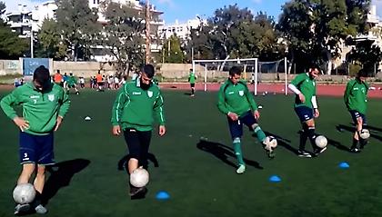 Φοβερό: Προπονητής ελληνικής ομάδας παίζει Survivor στο γήπεδο (video)