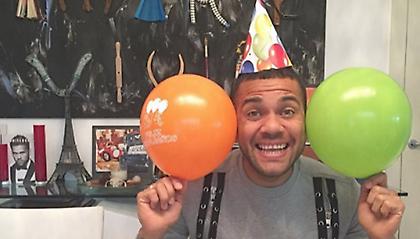 Ένας μικρός θεός: Ο Ντάνι Άλβες τρομάζει δημοσιογράφο on camera (video)