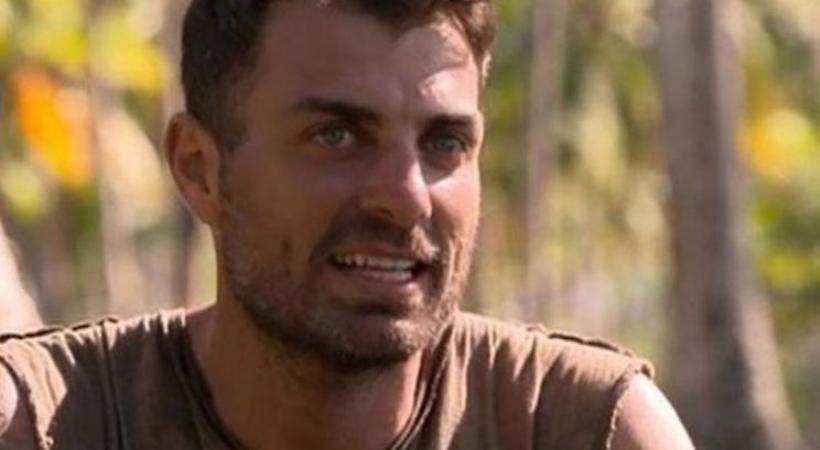 Survivor: Ο γιος του Χανταμπάκη προσπαθεί να αγκαλιάσει τον μπαμπά του στην τηλεόραση! (video)