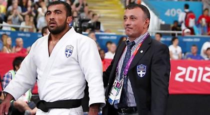 «Αφήστε στην άκρη τα ψεύδη και παραιτηθείτε»