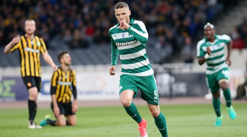 Πανηγυρίζει τα γκολ του Παναθηναϊκού η κυρία Μπεργκ