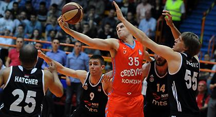 Περιμένει Ερυθρό Αστέρα ή Ζούρο η Τσεντεβίτα