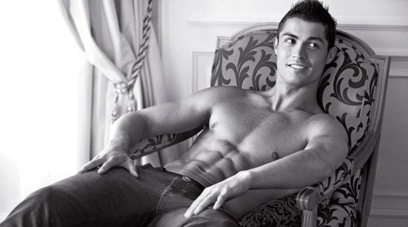 Έχει ξεφύγει ο Ρονάλντο - Πόζαρε εντελώς γυμνός (pic)