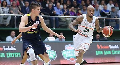 Δεν το… κουνάει από την κορυφή η Φενέρ