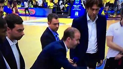 Απίστευτο ξέσπασμα Πιανιτζιάνι σε τάιμ-άουτ της Χάποελ! (video)