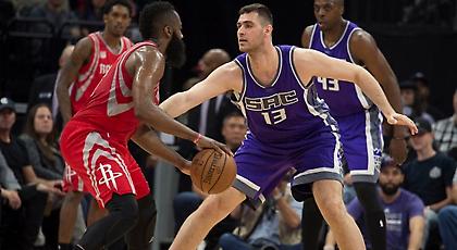 Λύγισαν από τον Χάρντεν οι Κινγκς, θετικός ο Παπαγιάννης