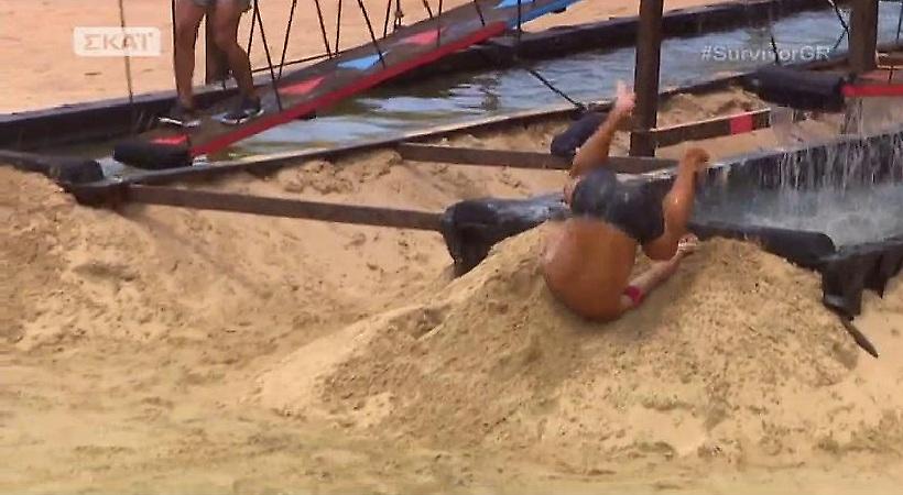 Survivor: Η απίστευτη τούμπα του Ντάνου-Καρφώθηκε με το κεφάλι στην άμμο