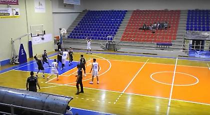 Απίστευτο αυτο-καλάθι με κεφαλιά (video)