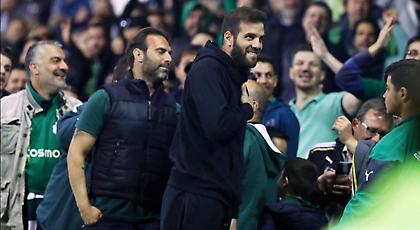 «Έχασε» το… Καφέ της Χαράς ο Παππάς (pic)