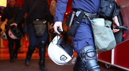 ΕΛΑΣ: Εισβολή 40 ατόμων στα αποδυτήρια - 4 αστυνομικοί στο νοσοκομείο!