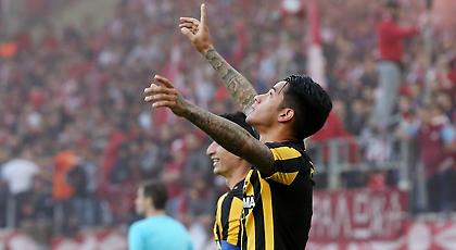 Το αφιέρωσε στον πατέρα-μάνατζερ του που ήταν στο Καραϊσκάκη ο Αραούχο (pic)