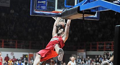 «Παπ», Μπιρτς και Γκέιμπριελ στα κορυφαία καρφώματα της Ευρωλίγκας (video)