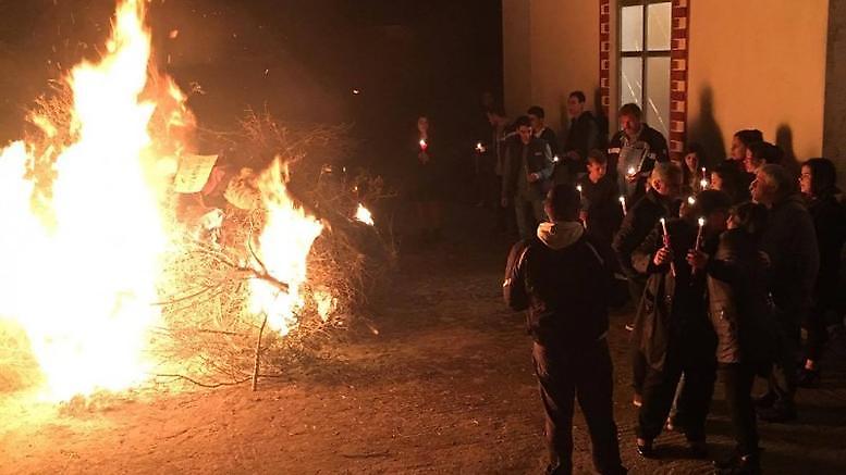 Στην Κρήτη έκαψαν ως «Ιούδα» τον Χανταμπάκη του Survivor