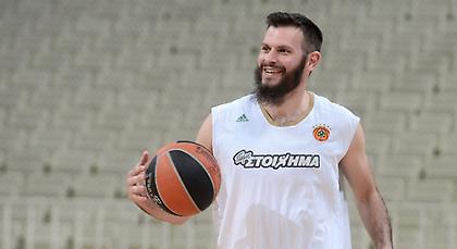 Φώτσης: «Δεν μας νοιάζει τι θα κάνει η Φενέρ, κοιτάμε να κρατήσουμε τον ρυθμό μας»