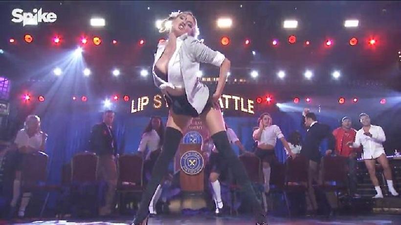 «Φωτιά» η... μαθήτρια Κέιτ Άπτον (video/pics)