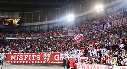 Συνθήματα και πανό κατά Ζουράρι στο ΣΕΦ: «Κράτος είναι ο Ολυμπιακός» (pics)