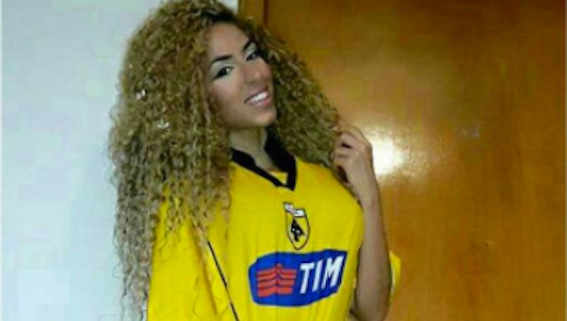 «Καυτή» Ελληνίδα χορεύτρια φοράει MONO τη φανέλα της ΑΕΚ και γίνεται... κόλαση (pics)