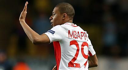 Ο Εμπαπέ δείχνει τη φωτογραφία που είχε βγάλει 13 χρονών με τον Ρονάλντο (pics)