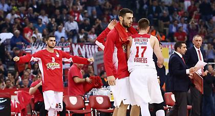 Έτσι έζησε ο πάγκος του Ολυμπιακού τη νίκη επί της Εφές (video)