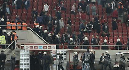 Προς ταυτοποίηση δέκα άτομα από τα επεισόδια στο Ολυμπιακός-ΑΕΚ