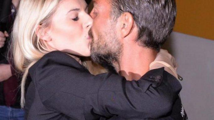 Survivor: Επέστρεψε ο Χανταμπάκης - Τα φιλιά της γυναίκας του και η αστεία υποδοχή των φίλων του