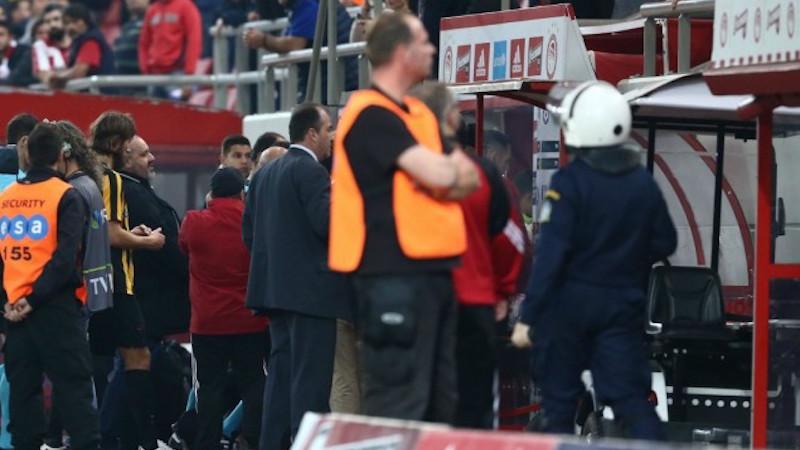 «Χτυπήθηκαν και δύο ανώτεροι αξιωματικοί στο Καραϊσκάκη»